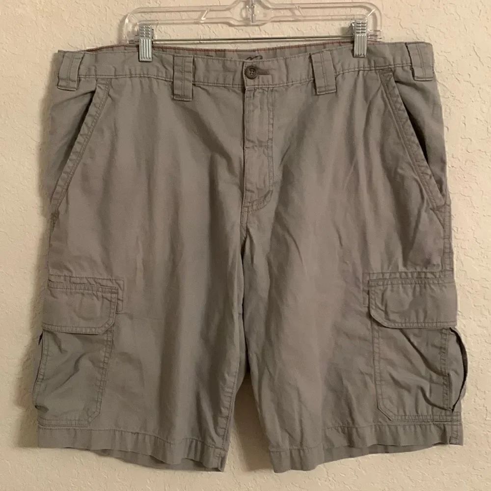 Eddie Bauer Cargo Gray Shorts Men’s Size 40